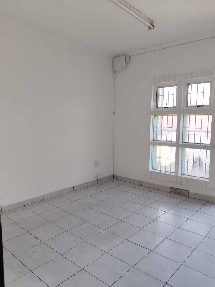 To Let Commercial Property for Rent in Okavango Park Western Cape